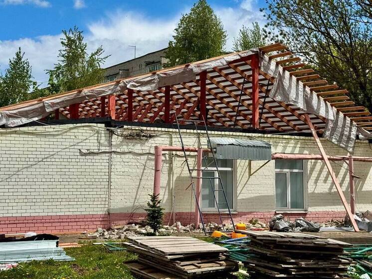 В Людинове приводят в порядок городскую школу