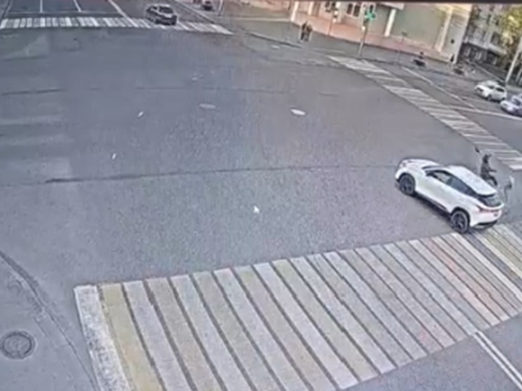 В Кургане велосипедистку отбросило на несколько метров после столкновения с иномаркой
