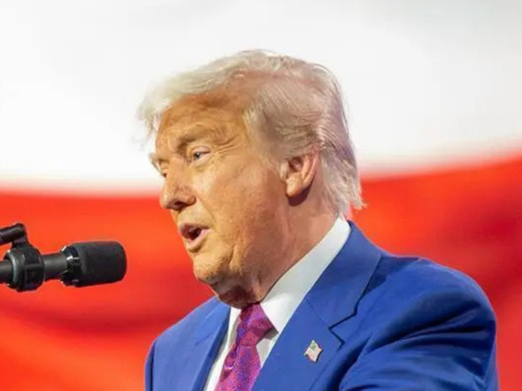 Дональд Трамп заявил, что он поговорит и с президентом России Владимиром Путиным, и с киевским деятелем Владимиром Зеленским, чтобы попытаться остановить то, что он назвал “кровавой бойней” на Украине, на фоне шквала новых сообщений в социальных сетях, которые включали теории заговора и требование к американским ритейлерам не повышать цены для покупателей из-за введенных им тарифов