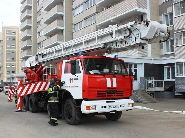 В Новочебоксарске ночью произошёл пожар в подъезде многоэтажки
