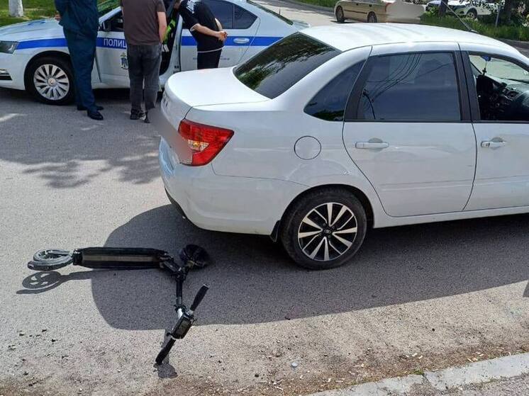 В Ессентуках столкнулись «Лада» и электросамокат