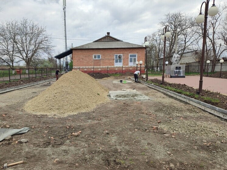 В хуторе Красночервонном Новоалександровского округа Ставрополья благоустраивают Парк Победы