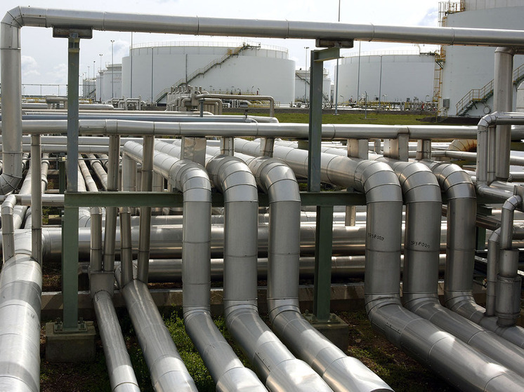 Несмотря на провал нефтяных котировок, опустившихся в начале мая до $60 за баррель, страны ОПЕК+ не стали сдерживать сырьевые аппетиты и решили троекратно нарастить свои добывающие мощности