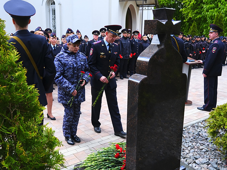 В Калининграде открыли Аллею памяти погибшим сотрудникам ОВД и Росгвардии