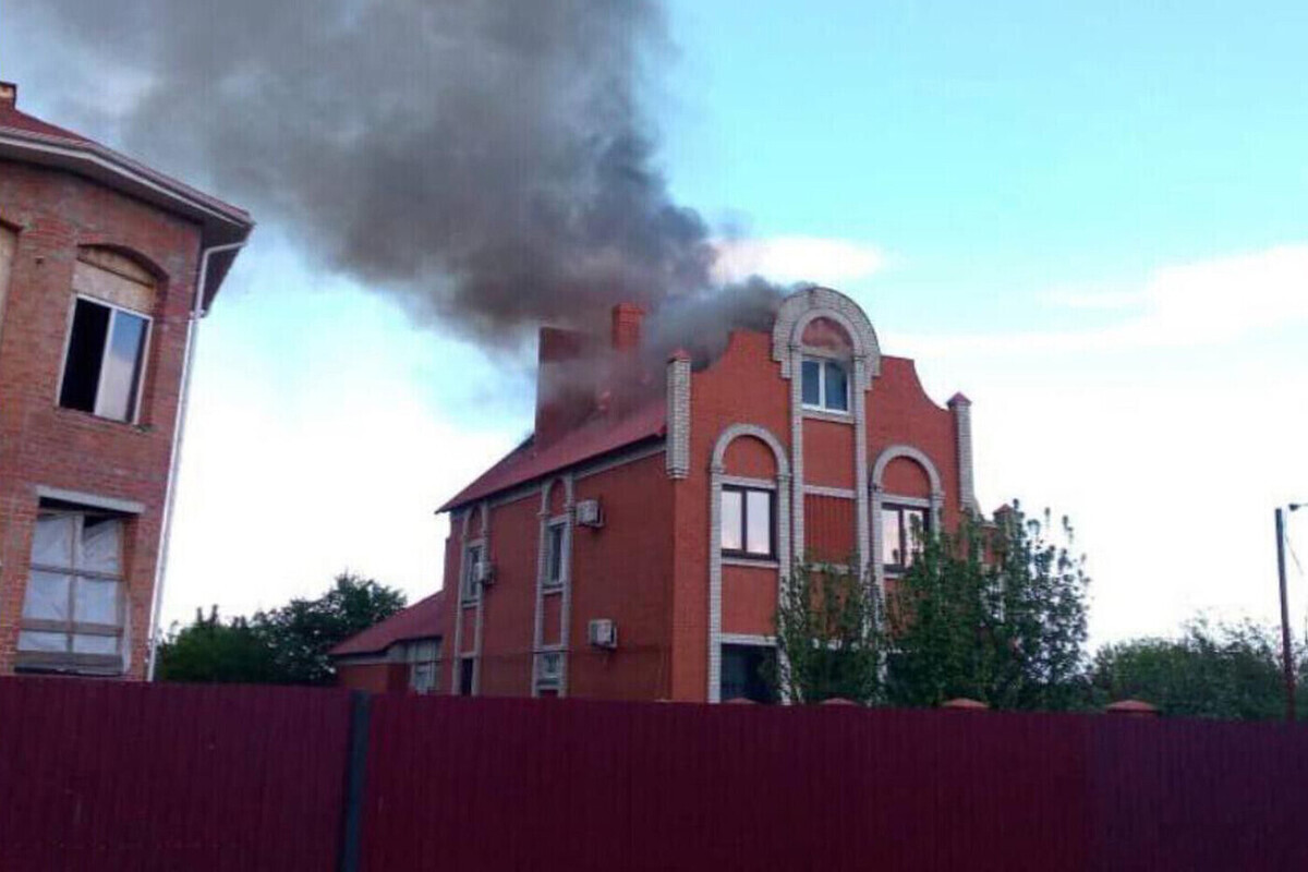 Во время атак БПЛА сгорел дом главы Глушковского района