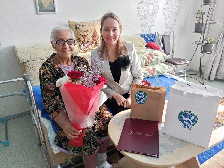 В Уфе поздравили с вековым юбилеем ветерана тыла