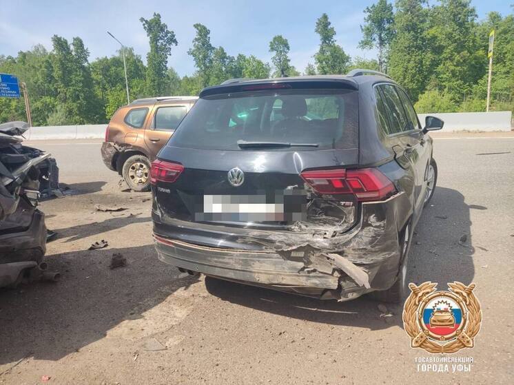 В Уфе произошла авария с участием шести машин