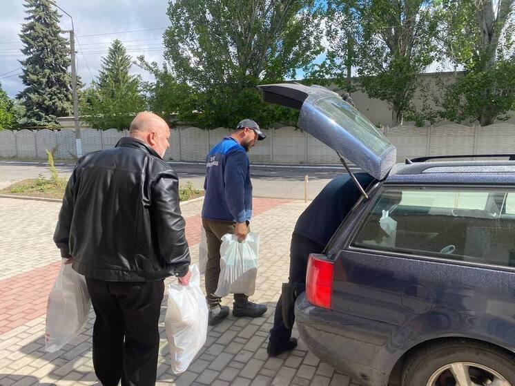 Мэрия Таврийска оказала гуманитарную помощь работникам водоканала