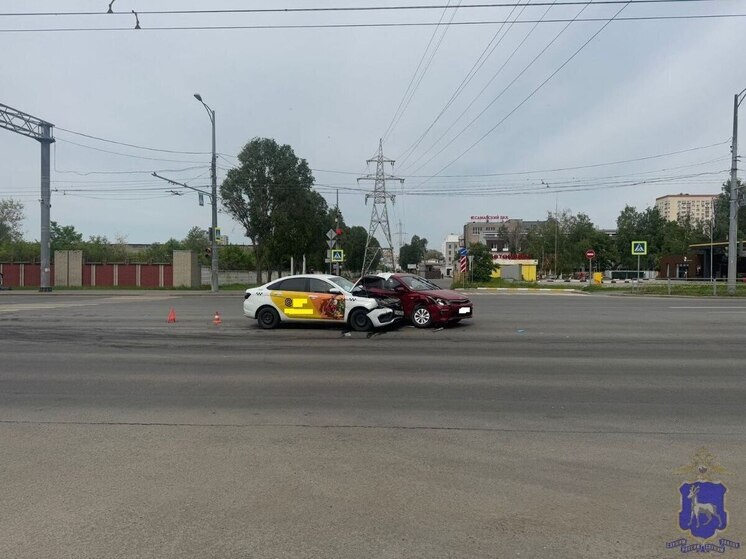 В Самаре 18 мая после столкновения Vesta и Kia Rio женщина попала в больницу