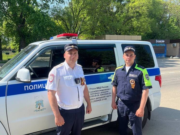 На Ставрополье сотрудники ГАИ помогли водителю, у которого лопнуло колесо