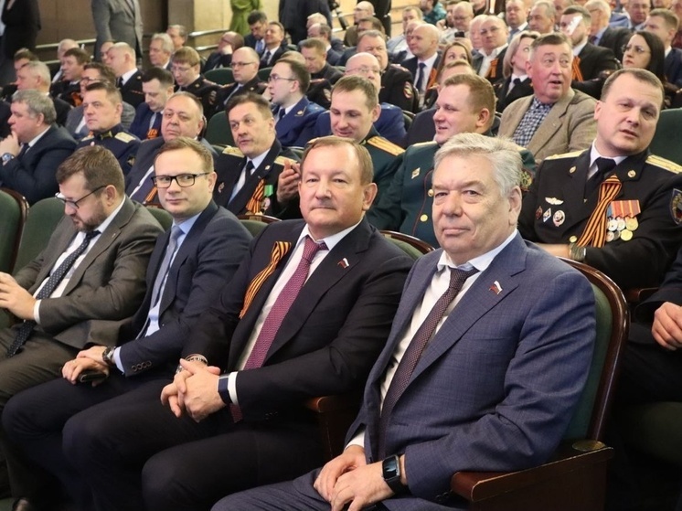 Главный редактор "МК в Туле" Дмитрий Синяев проанализировал социальные сети членов Совета Федерации и депутатов Госдумы от Тульской области и нашел тех, кто по каким-то причинам не стал поздравлять губернатора Дмитрия Миляева с годовщиной у руля региона