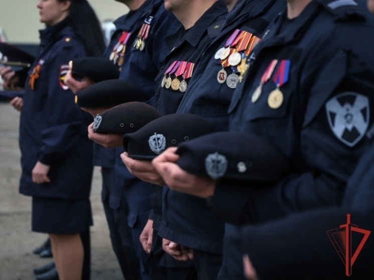 В Хабаровске бойцы ОМОН Росгвардии получили в дар икону Святого Георгия Победоносца