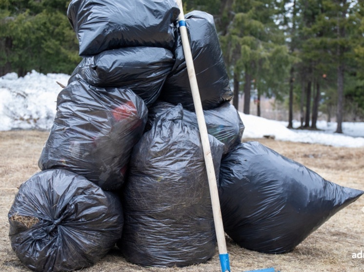 Сотрудники администрации Нарьян-Мара прибрались в районе метеостанции