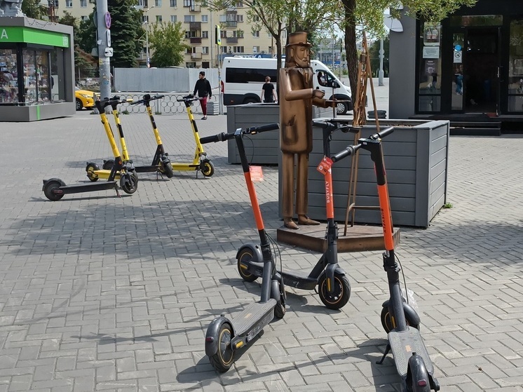 В Екатеринбурге пьяный самокатчик ударился лицом об асфальт