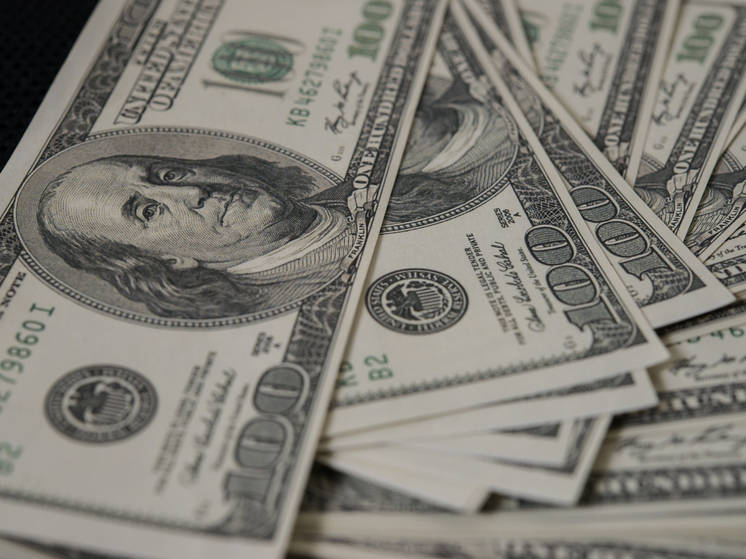 Финансист Бархота: летом рубль ослабнет до 85-95 за доллар