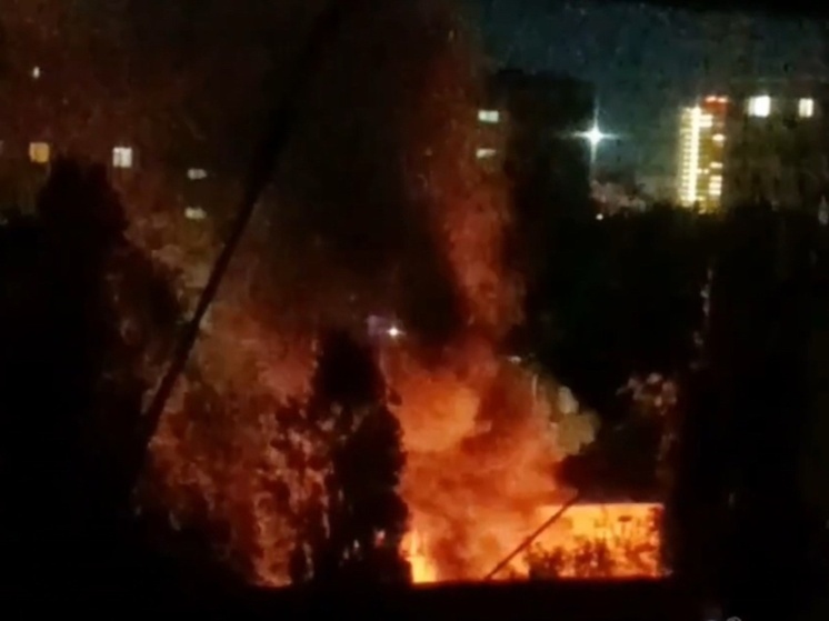 Микроавтобус сгорел в Ростове