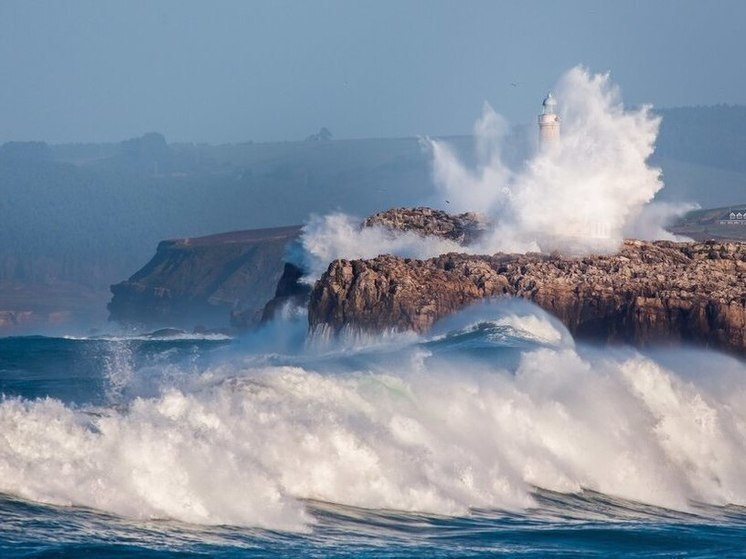 Во Владивостоке ищут женщину и мужчину, пропавших на сапе в море