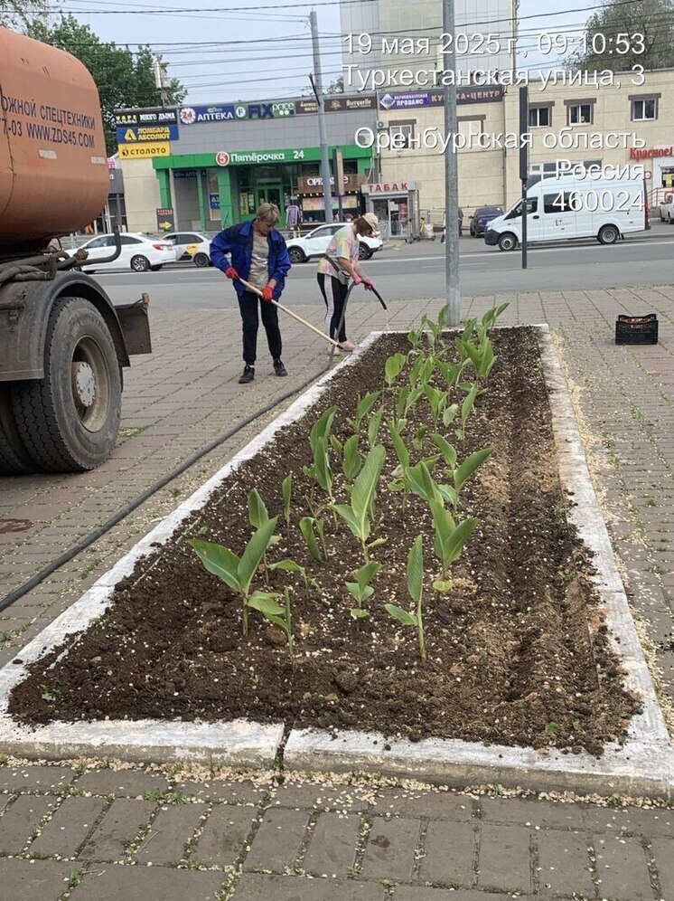 В Оренбурге продолжаются работы по благоустройству городских улиц