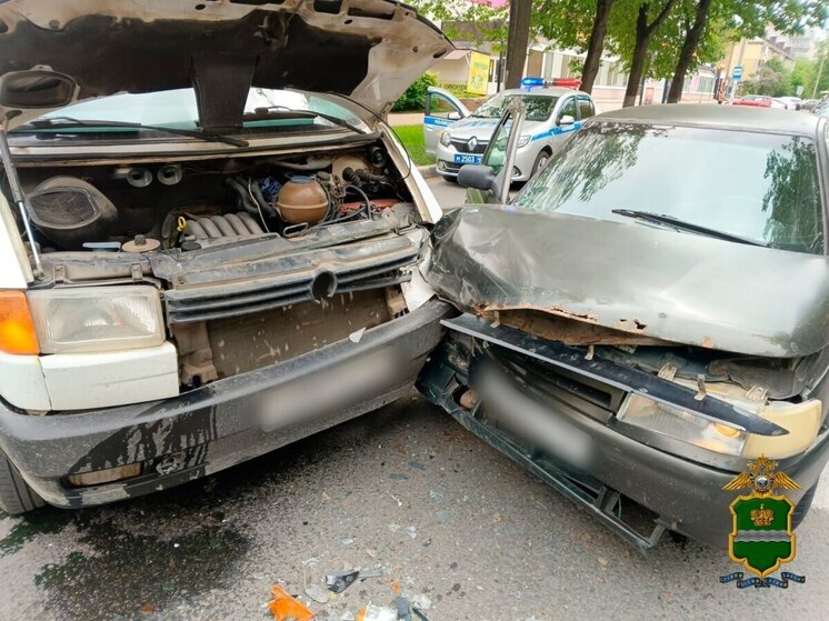В ДТП с микроавтобусом в Обнинске пострадала молодая девушка