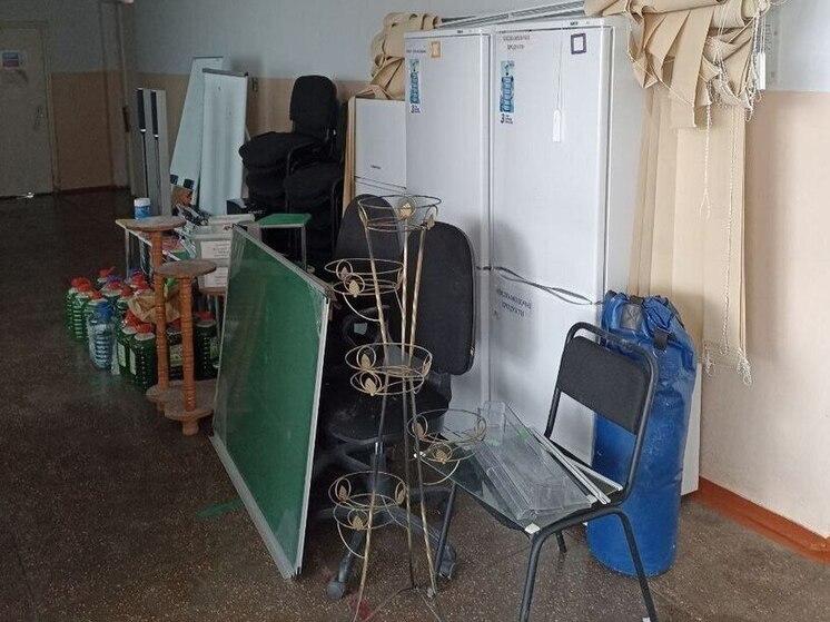 Музыкальные колонки и боксерскую грушу привезли в Костогрызовскую школу