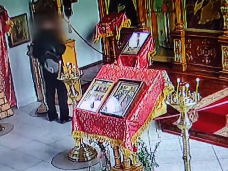 В Улан-Удэ задержали мужчину, укравшего Евангелие из храма