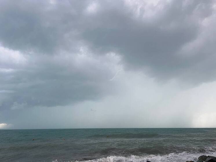 Во Владивостоке найдено тело женщины, пропавшей на сапе с партнером в море