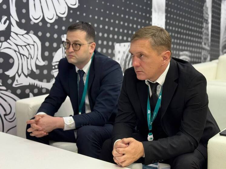 Министр экономики Херсонщины встретился с главой АКИТ РФ на полях KazanForum