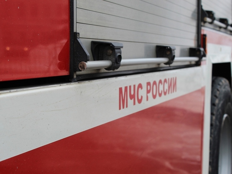 15 человек эвакуировались из-за пожара на улице Ленинградской в Вологде