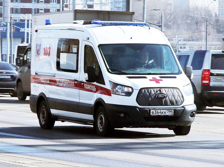 Рабочий погиб, упав с крыши дома на юго-западе Москвы