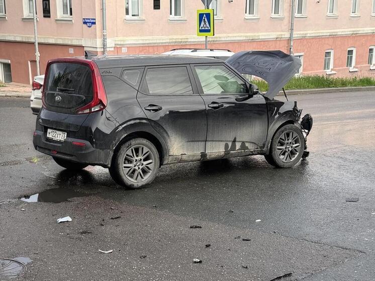 В Пензе спасатели устранили последствия аварии на улице Чкалова