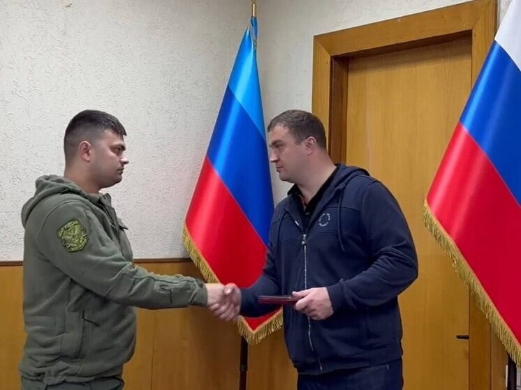 Хоценко встретился в Стаханове с омичами, выполняющими боевые задачи в зоне СВО