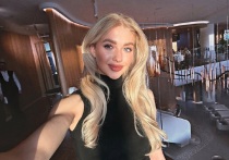 Одна из самых красивых действующих российских фигуристок Софья Леонтьева отпраздновала окончание спортивного сезона походом в ресторан. 20-летняя партнерша по танцам на льду Даниила Горелкина выбрала заведение с греческой кухней.