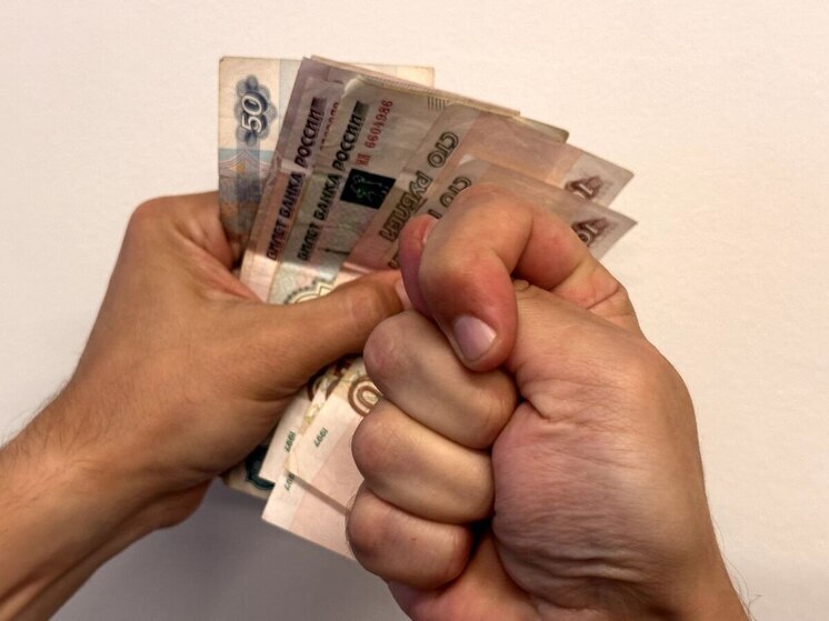 Опрос показал, что 36% россиян живут от зарплаты до зарплаты
