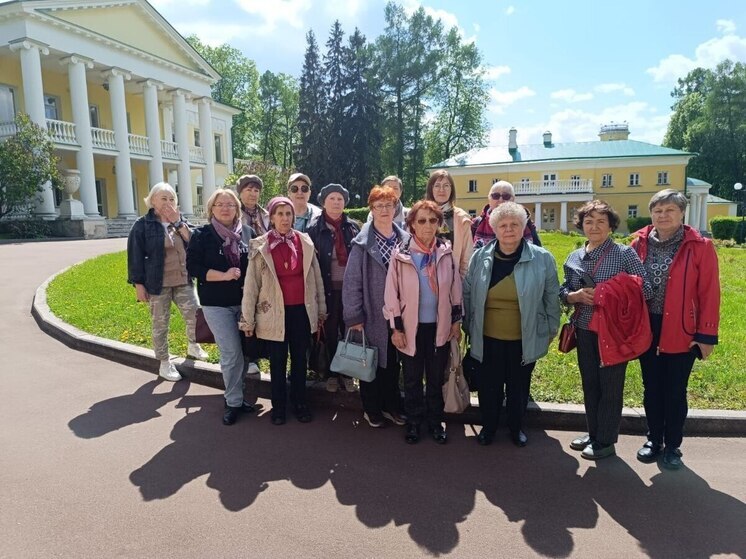 Участники «Активного долголетия» из Серпухова побывали в музее-заповеднике «Горки Ленинские»