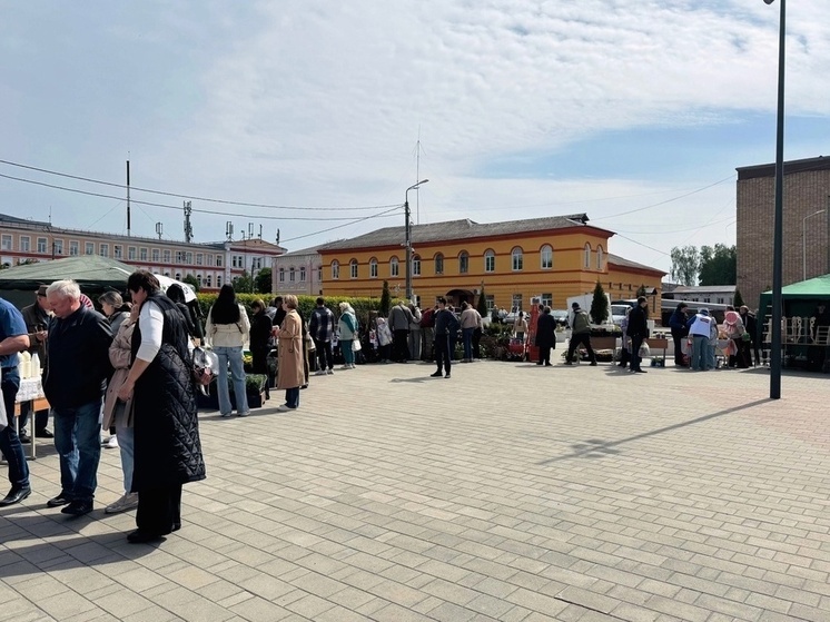 Жители Рославля ознакомились с продукцией, производимой в исправительной колонии № 6