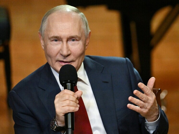 Путин заявил, что отпустил бы золотую рыбку, если бы случайно поймал