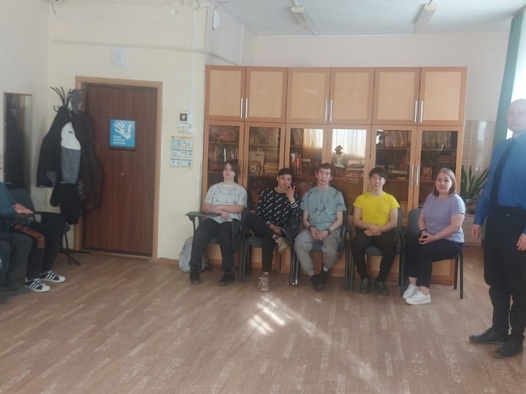 Госюрист в НАО провел встречу с сиротами от 18 до 23 лет