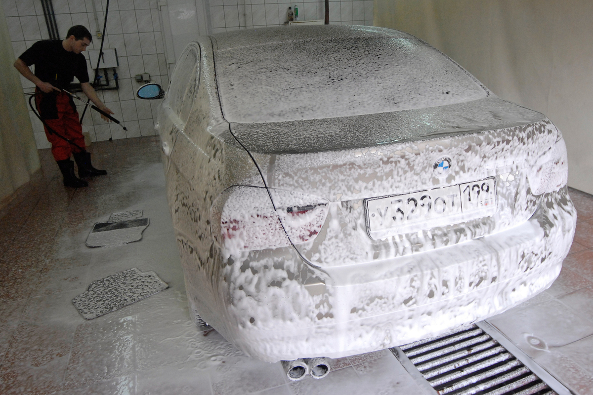В ГД напомнили о штрафах до 400 тысяч рублей за мойку автомобилей в неположенных местах