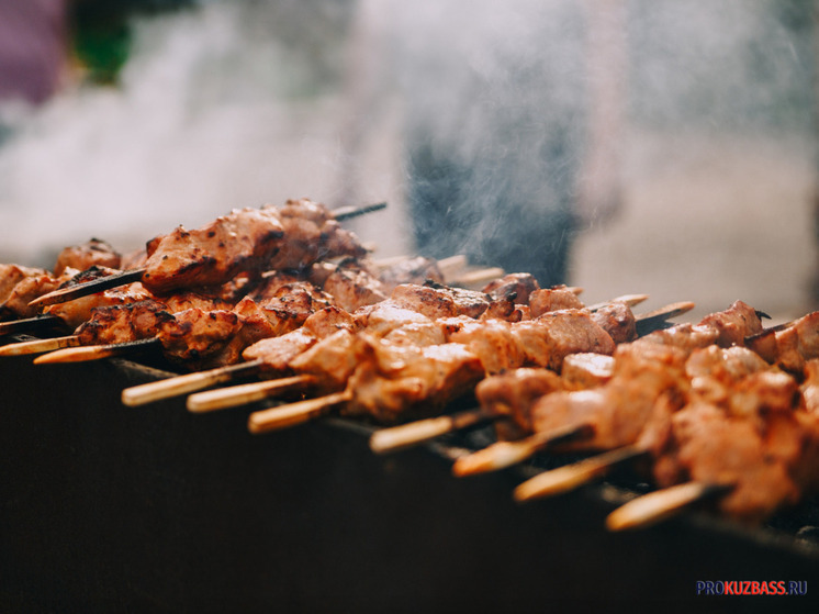Безопасный шашлык: как выбрать качественное мясо и не подхватить инфекцию