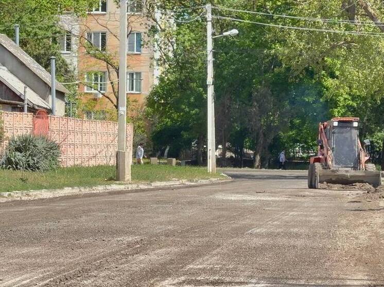 В Керчи продолжают ремонтировать дороги