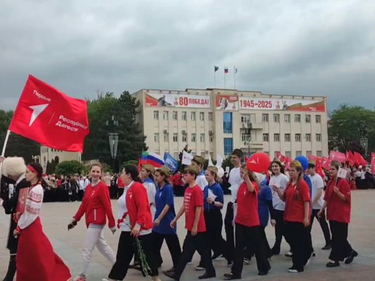 В Махачкале прошёл Парад наследников Победы с участием 5000 человек