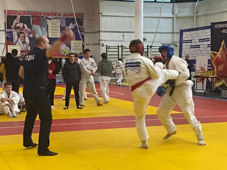 Сотрудник УФСИН выиграл серебряную медаль на Кубке по рукопашному бою