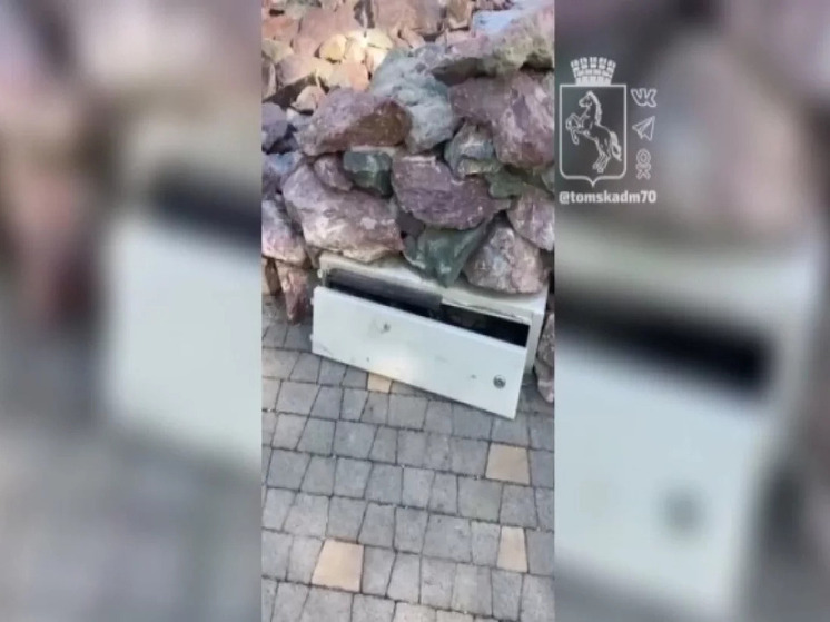 Вандалы в Томске сломали подсветку каскадного фонтана в Буфф-саду