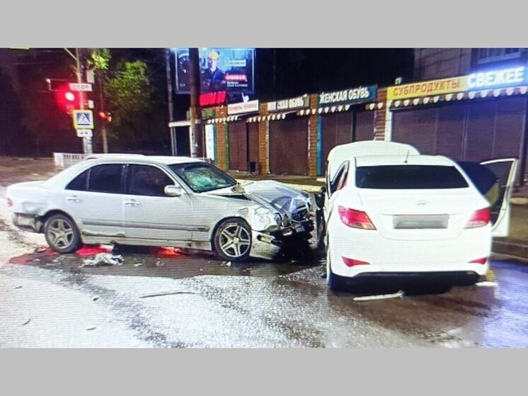 4 человека пострадали в ночной аварии на Южно-Моравской в Воронеже