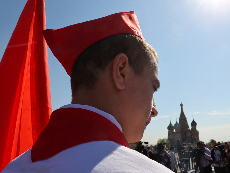 KP.RU: 62% опрошенных россиян хотят вернуть пионерское воспитание для детей