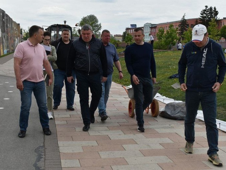 Беспалов: На Металлистов и набережной необходимо заменить 400 кв.м плитки