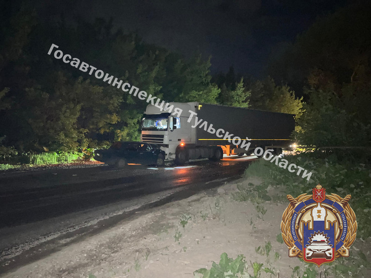 В Новомосковске из-за удара “ВАЗа” и “ДАФа” в больнице водитель легковушки