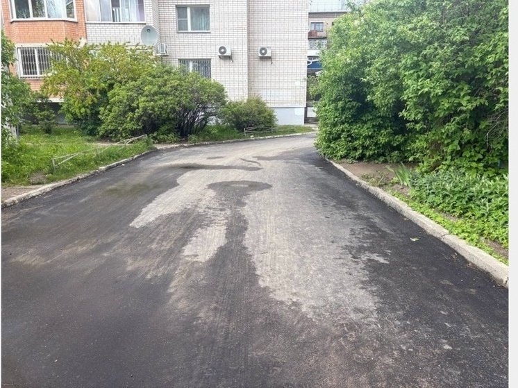 В Смоленске продолжаются работы по ремонту внутриквартальных проездов