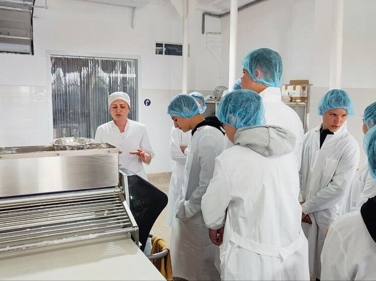 Ученики Новоданиловской школы побывали на Мелитопольском хлебозаводе