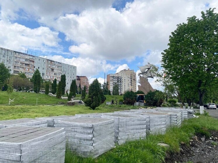 В столице Осетии благоустраивают набережную Терека в районе памятника Исса Плиеву